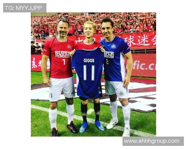 模仿足球球星经典合照的创意与挑战探讨